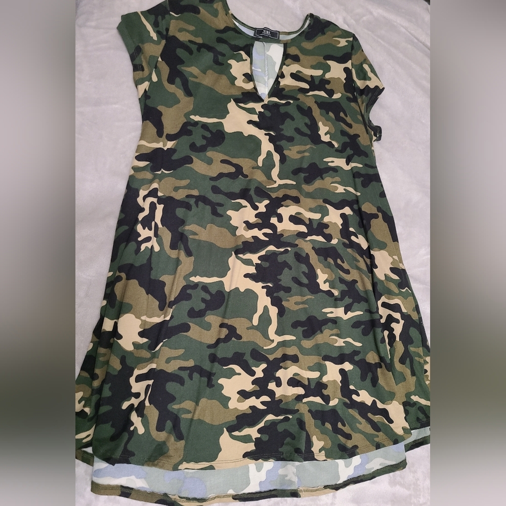 Vibe Sportswear athletic-style camo dress. Sz 3x